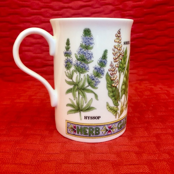 A set of two England Crown Trent bone china mugs - Picture 8 of 10